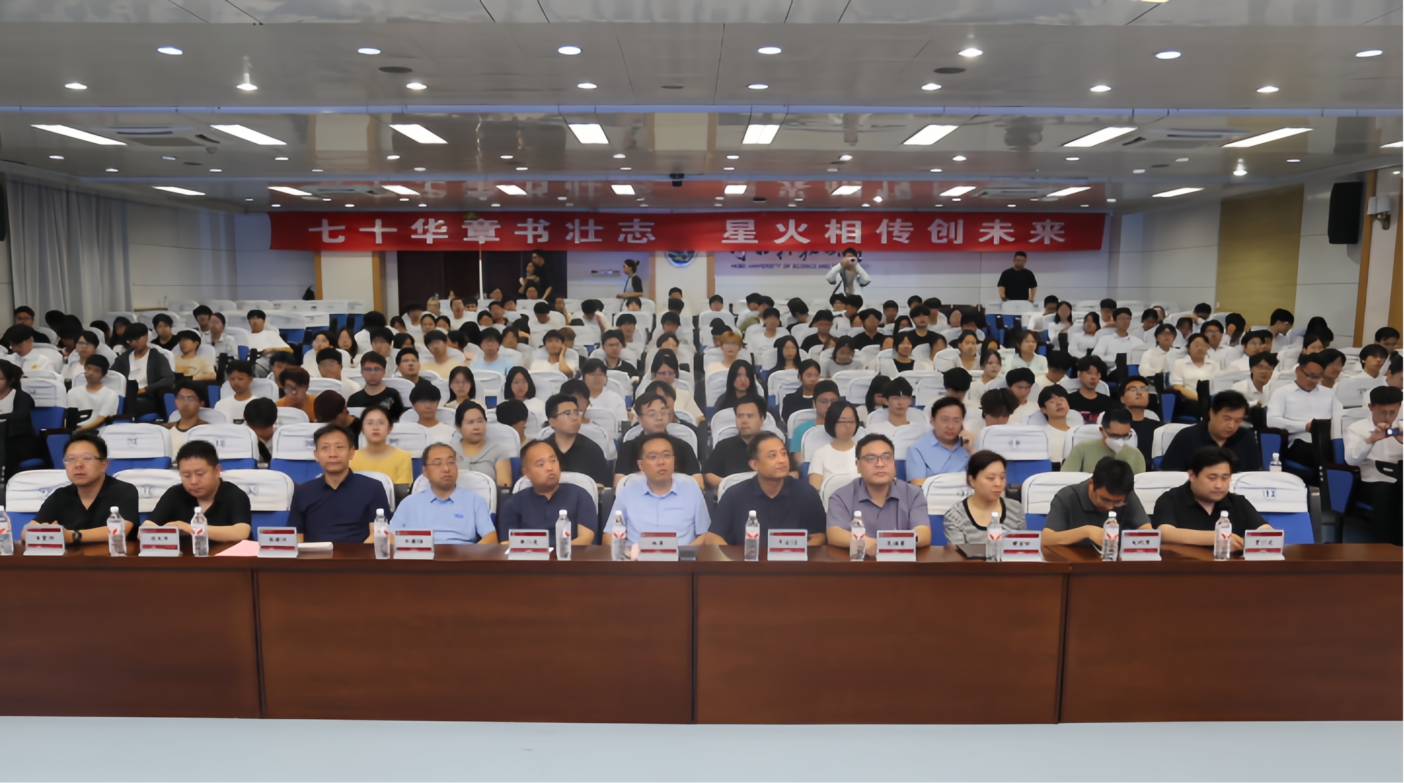 信息学院1.jpg